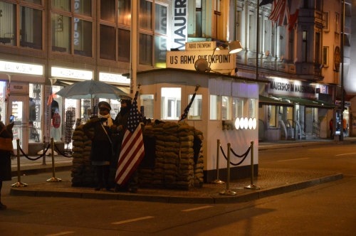 Obiective turistice Berlin Checkpoint Charlie